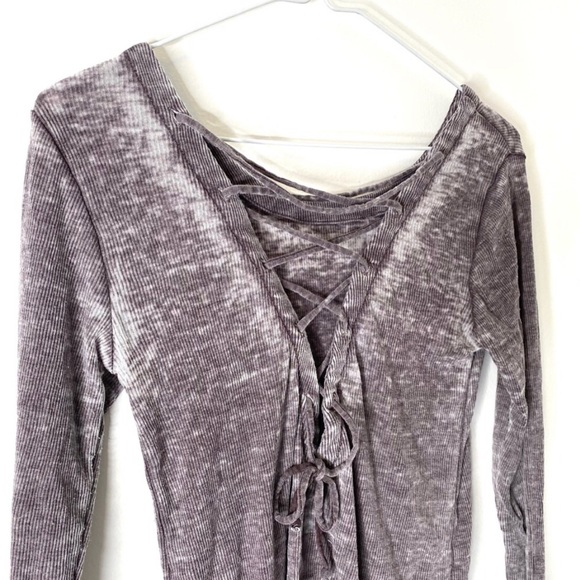 Chaser | Ribbed Long Sleeve Tee Laced Up Back. Shirt Tail Tee. Size Small. - Picture 9 of 14